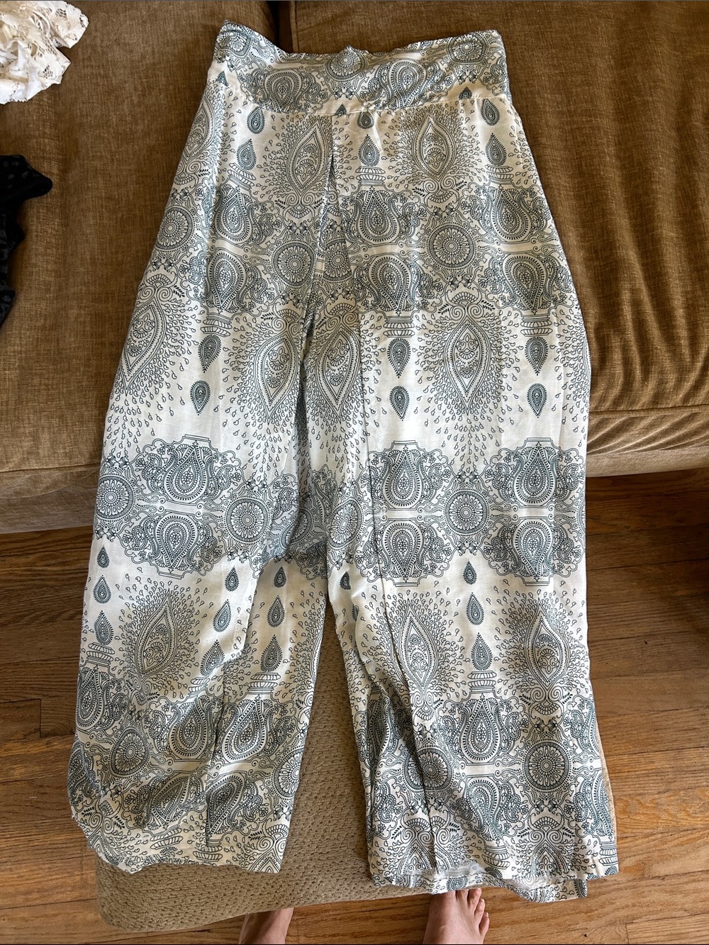 Women’s White greenPaisley Print Harem Pants